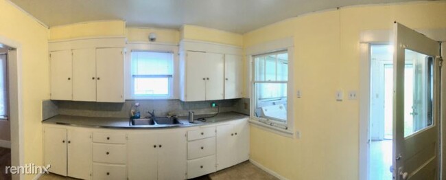 Building Photo - 2 br, 1 bath House - 8640 Delridge Way SW