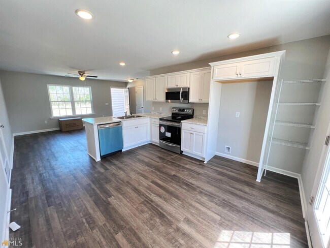 Building Photo - 132 Callaway Crescent