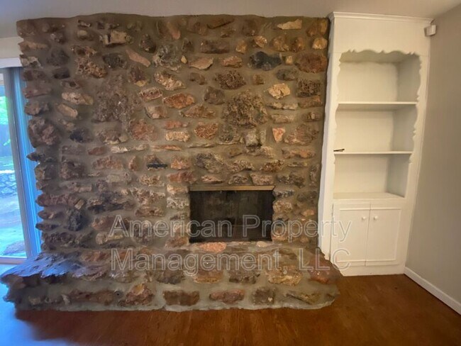 Foto del edificio - 8113 E 23rd St