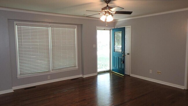 Building Photo - 9834 England Dr