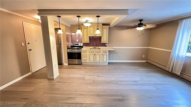 Foto del edificio - 6000 Nob Hill Dr