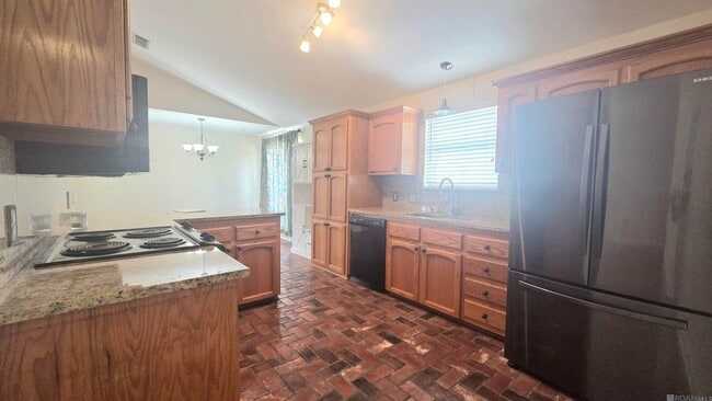 Foto del edificio - 17656 Chasefield Ave