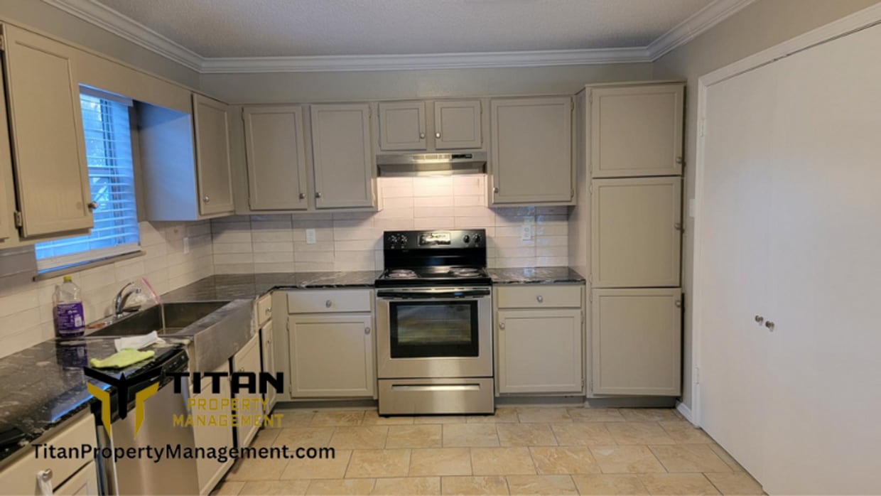 Primary Photo - Remodeled 2Bed/1Bath Apartment