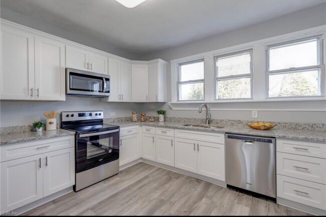 Building Photo - 974 Philpotts Rd