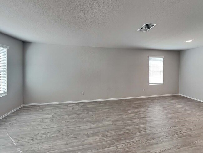 Foto del edificio - 5437 Verdugos Pl