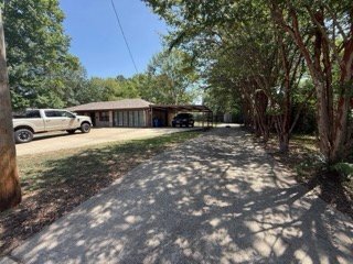 Foto del edificio - 2412 Redbud St