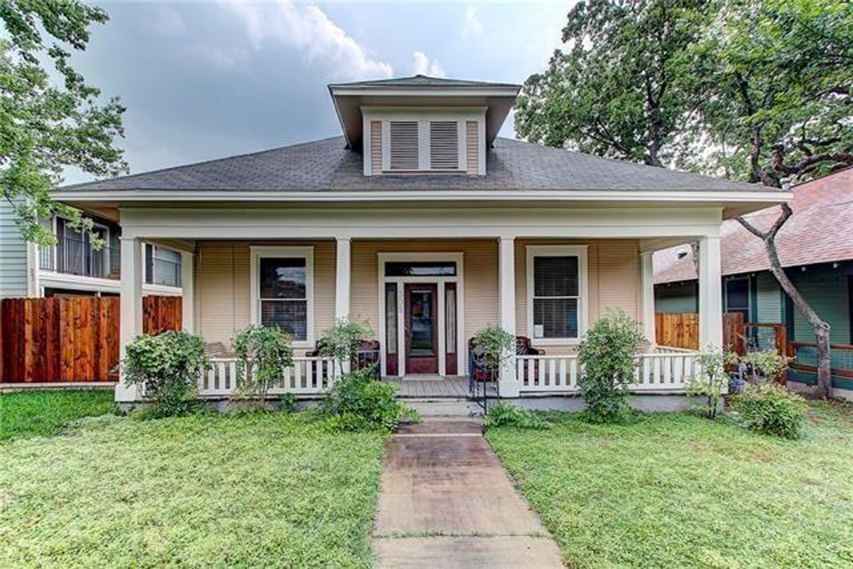 Primary Photo - Great 4X2 Home Close to UT Campus