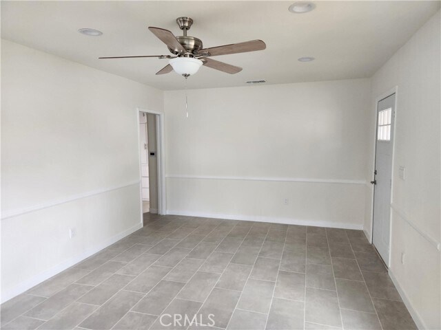 Foto del edificio - 7857 Wilbur Ave