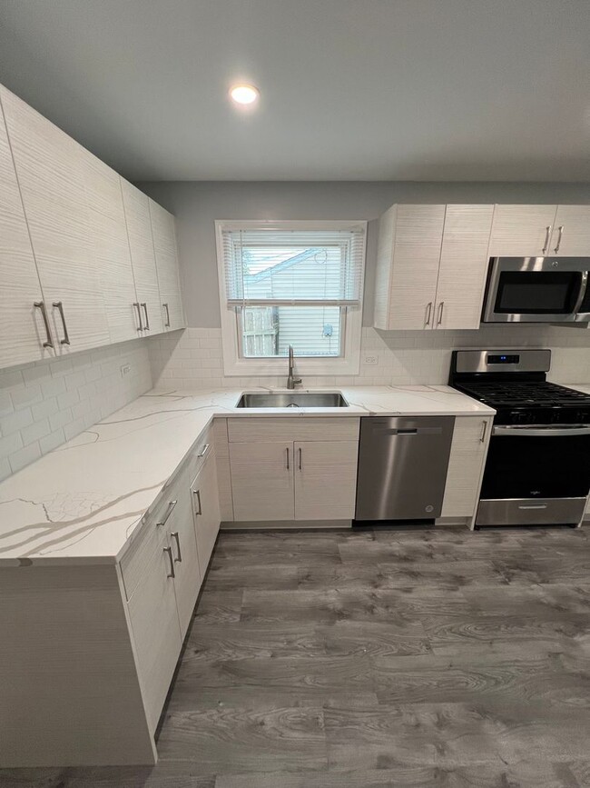 Foto del edificio - Stunning Freshly Remodeled Single Family Home