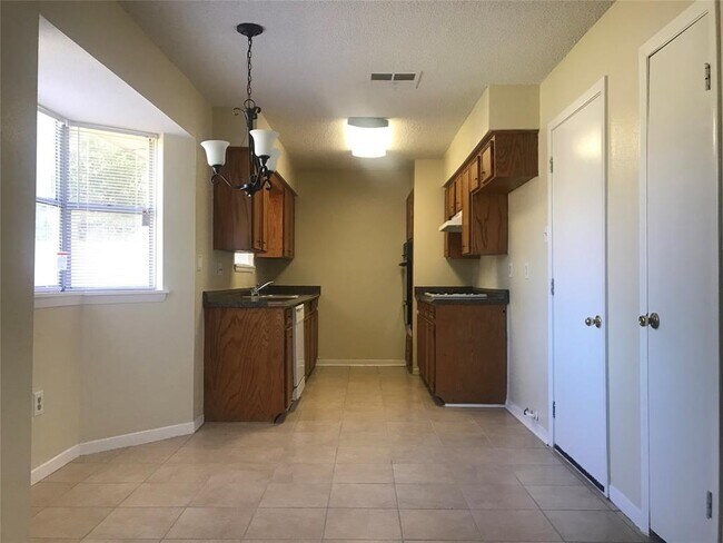 Building Photo - 10311 Mountain Park Dr