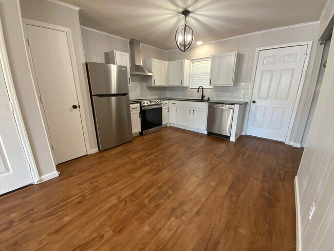 Foto del edificio - Welcome to Ravenwood Drive!