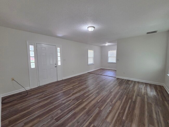 Building Photo - 1495 Alta Vista Ave