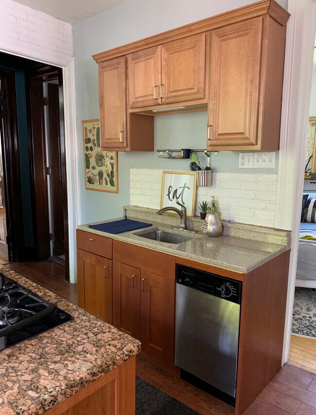 1754 N Astor St, Milwaukee, WI 53202 Townhome Rentals in Milwaukee WI