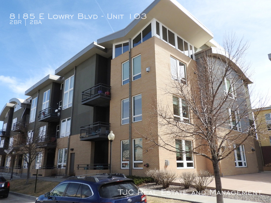 Primary Photo - Lowry Condo for Rent!