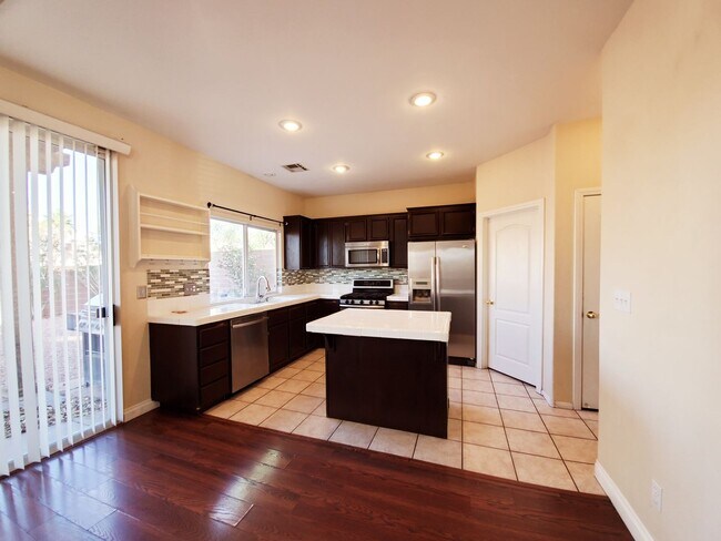 Building Photo - LOVELY 3 BED/ 2.5 BATH HOME W/ 3 CAR GARAGE!