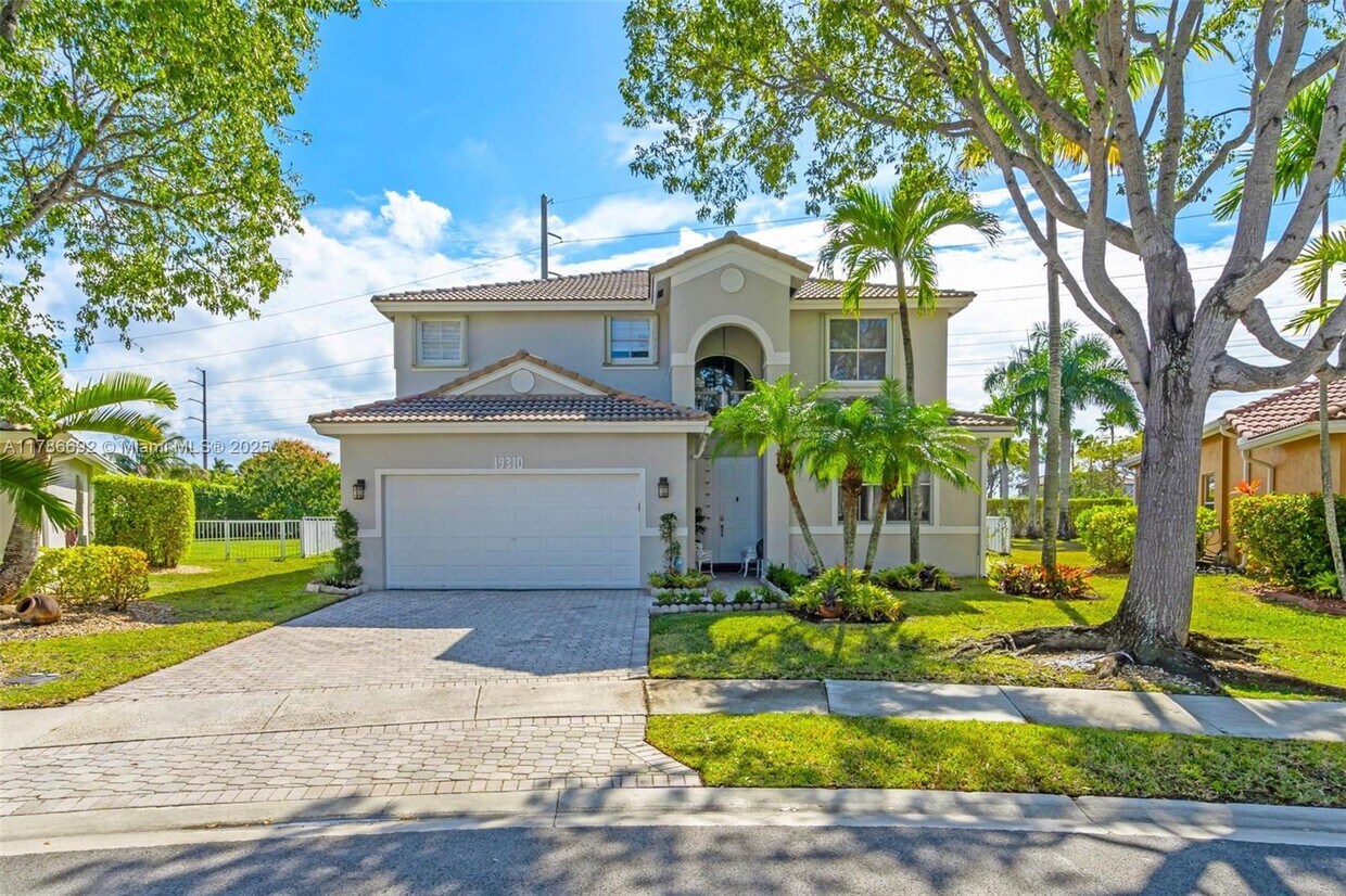 Foto principal - 19310 SW 16th St