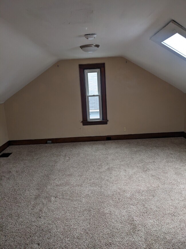Building Photo - 59 Mull Ave