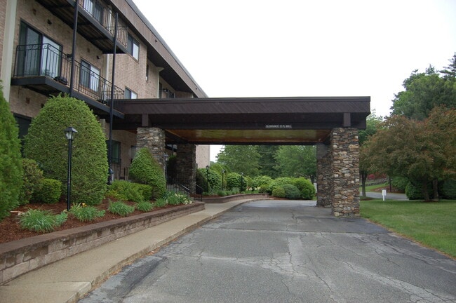 Building Photo - 181 Littleton Rd