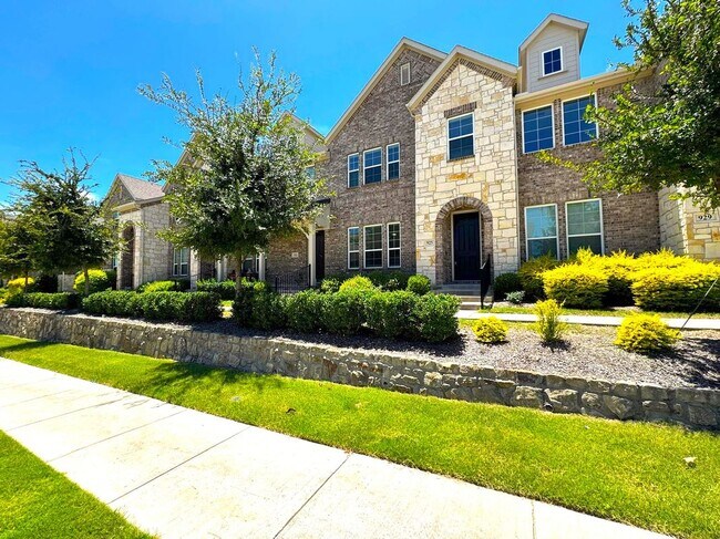 Building Photo - 925 Utica Dr