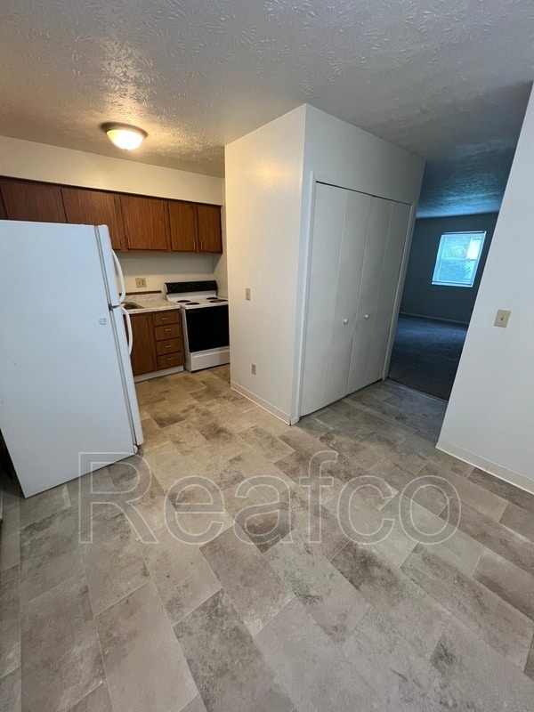 Building Photo - 1582 Harvester Ln