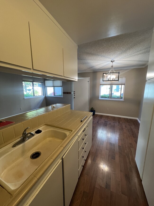 Foto del edificio - 1350 Ruby Ct