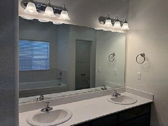 Building Photo - 806 Jovan Ct