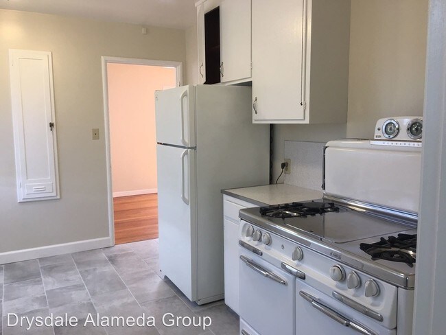 Building Photo - 511-511 1/2 Haight Ave