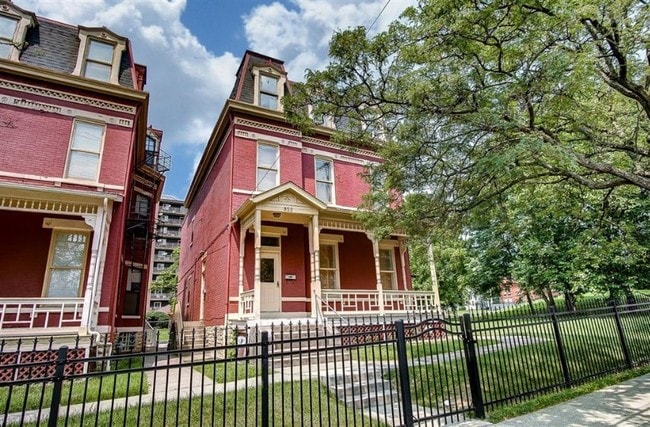 852 Lincoln Ave