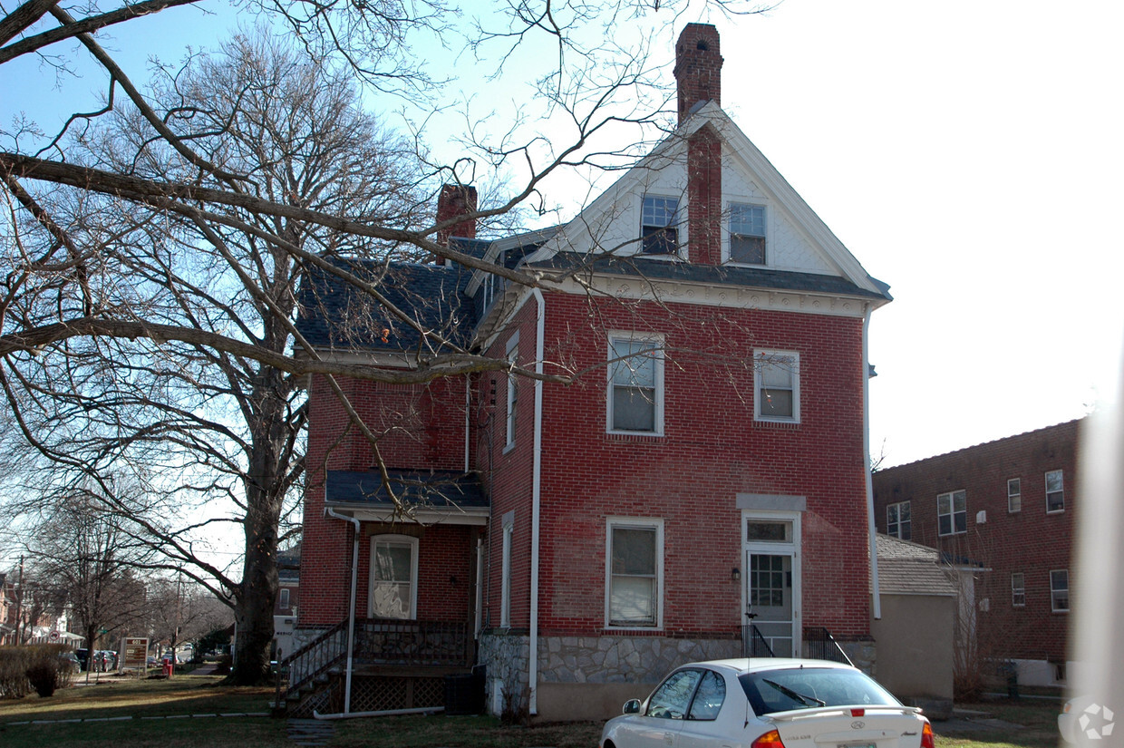 Building Photo - Carrie Court