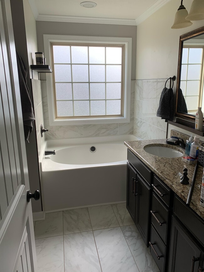 Building Photo - 678 Fox Hound Dr