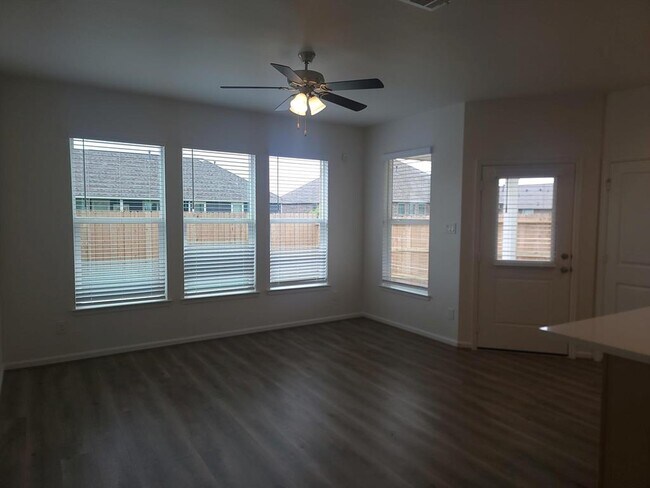 Foto del edificio - 1023 Tillman Ln