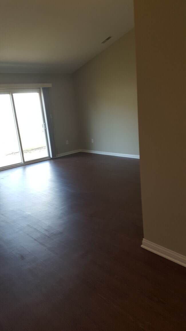Living room - 968 W Muskegon Dr