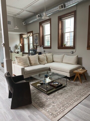 Living room - 1310 W Wrightwood Ave