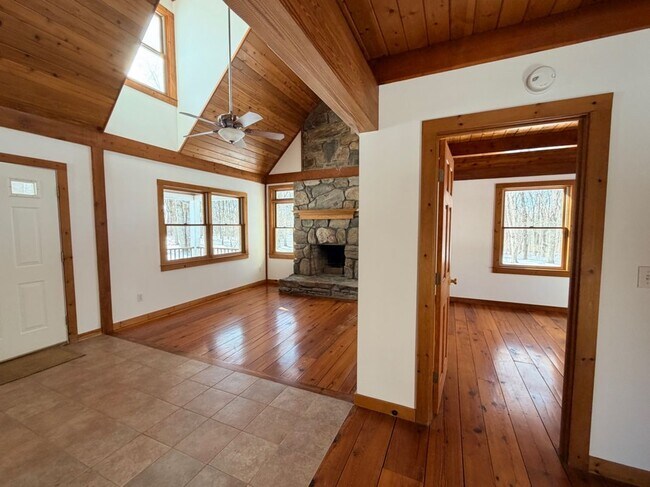 Building Photo - 249 Woodbury Rd