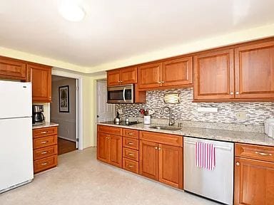 Photo - 939 Springbrook Dr House