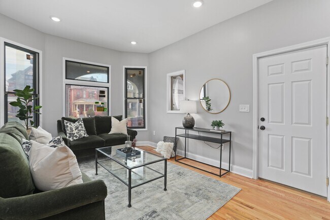 Building Photo - 4114 Trumbull St