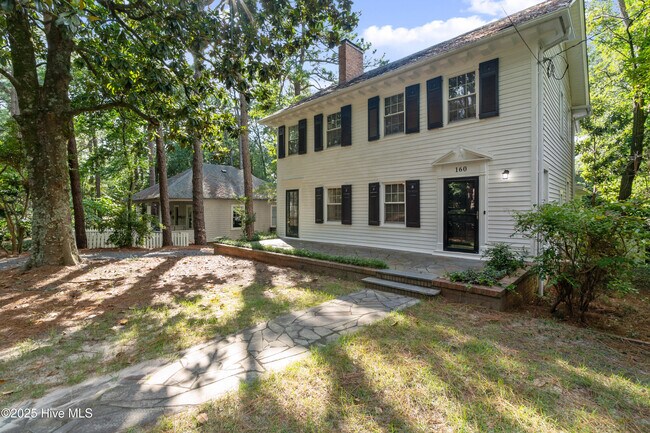 Building Photo - 160 N Rdg St