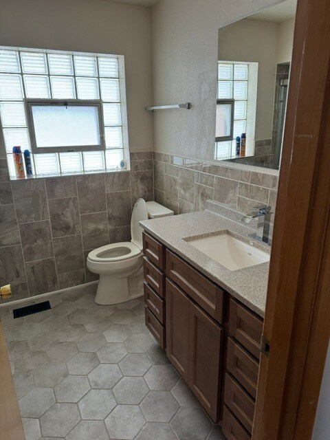 Building Photo - 813 Cadora Dr