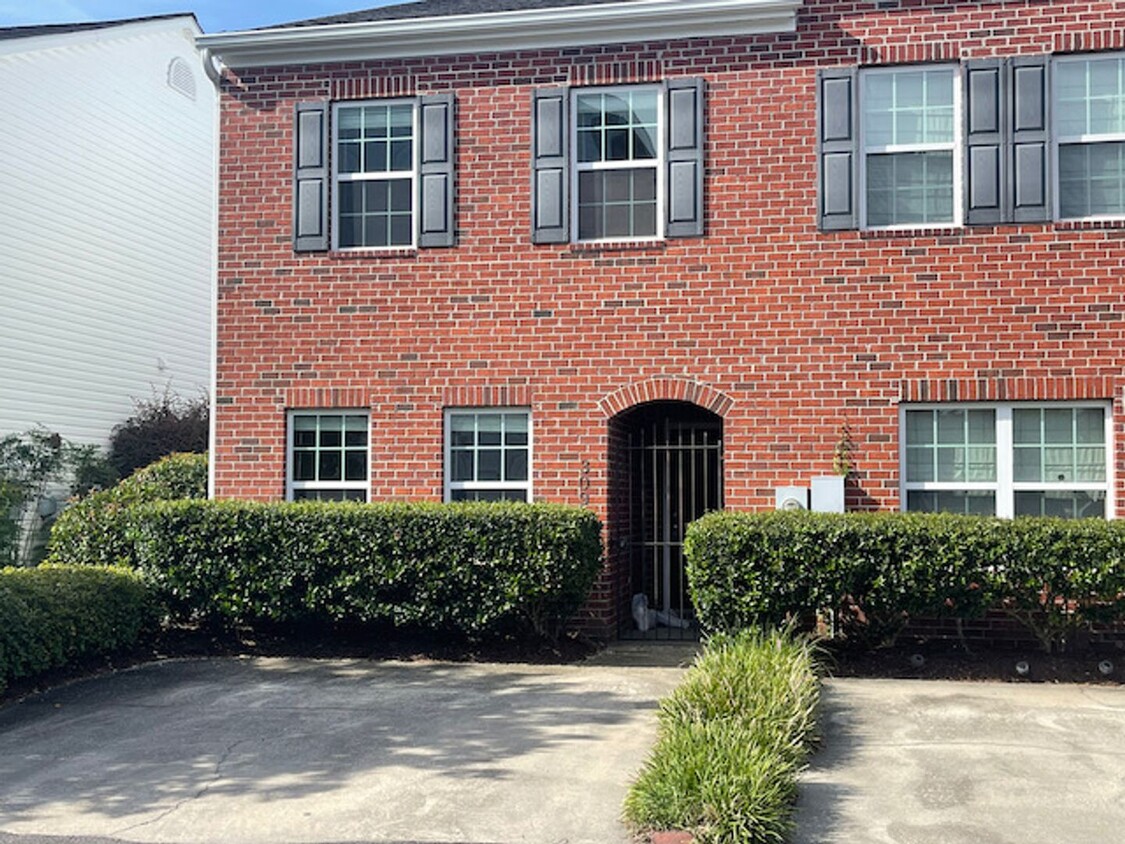 Primary Photo - 2 Bedroom, 2.5 Bathrooms Townhome in the H...