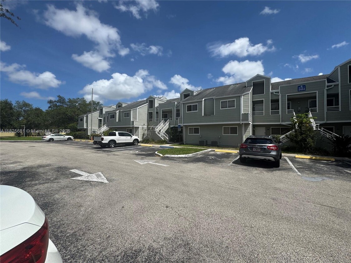 Primary Photo - 3453 NW 44th St