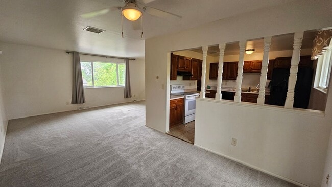 Building Photo - Spacious Bi Level home backing to open spa...