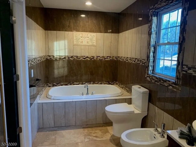 Foto del edificio - 130 Valley View Dr