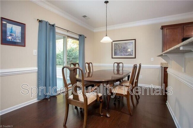 Foto del edificio - 153 Tysonridge Ct