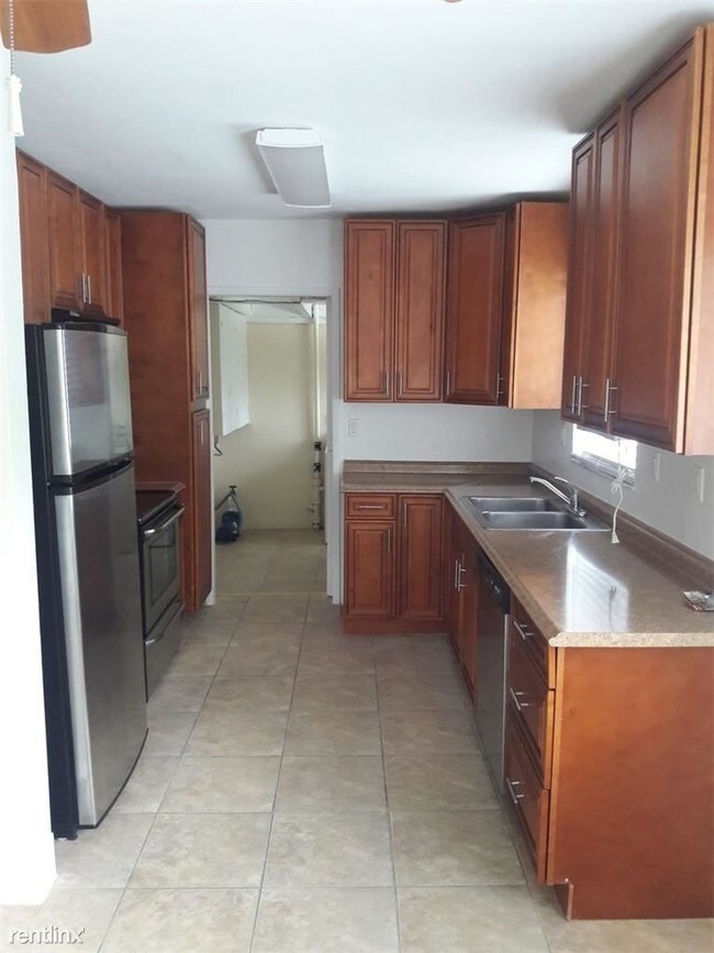 Building Photo - 3 br, 2 bath House - 4650 NE 1st Ter