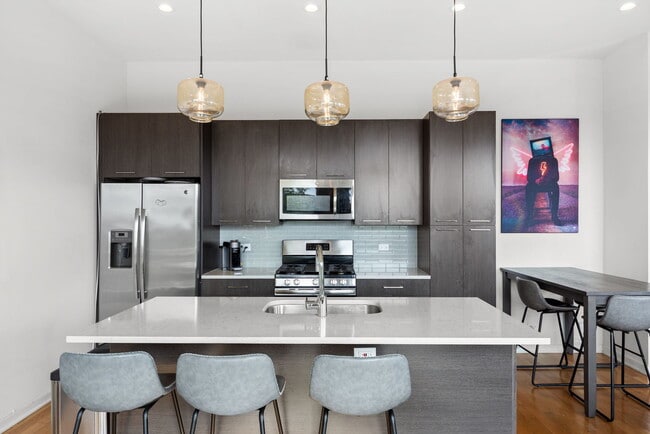 Foto del edificio - 1728 W Division St