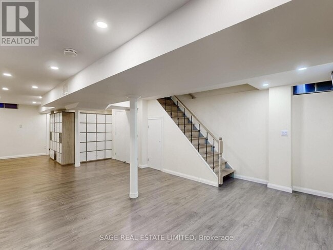 Building Photo - 64 Durness Ave