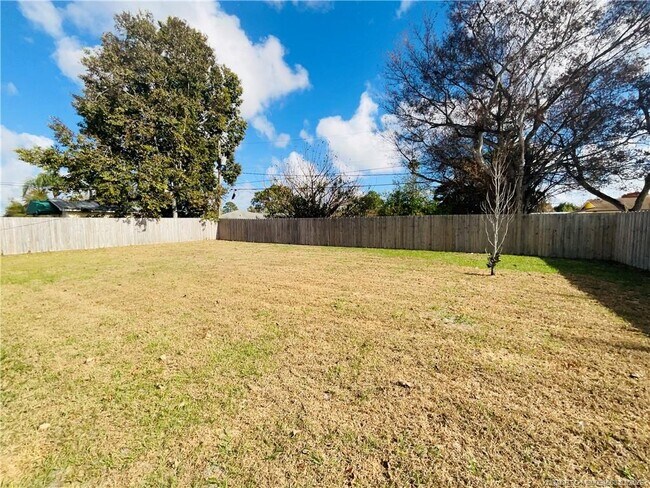 Foto del edificio - 928 SW John MacCormack Terrace