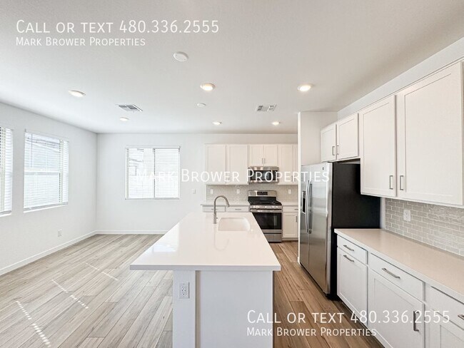 Building Photo - 9852 E Tamery Ave