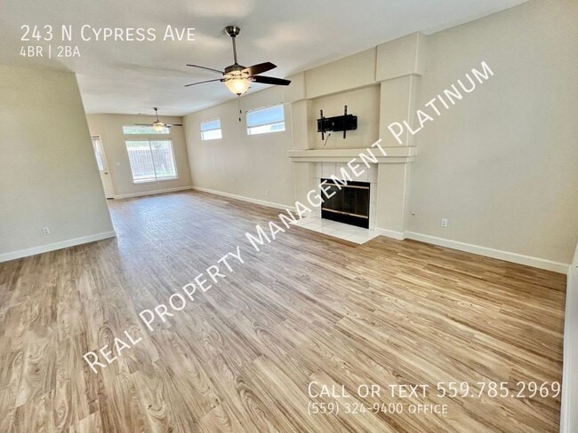 Foto del edificio - 243 N Cypress Ave