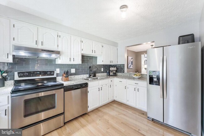 Building Photo - 2903 Bridgehampton Ct